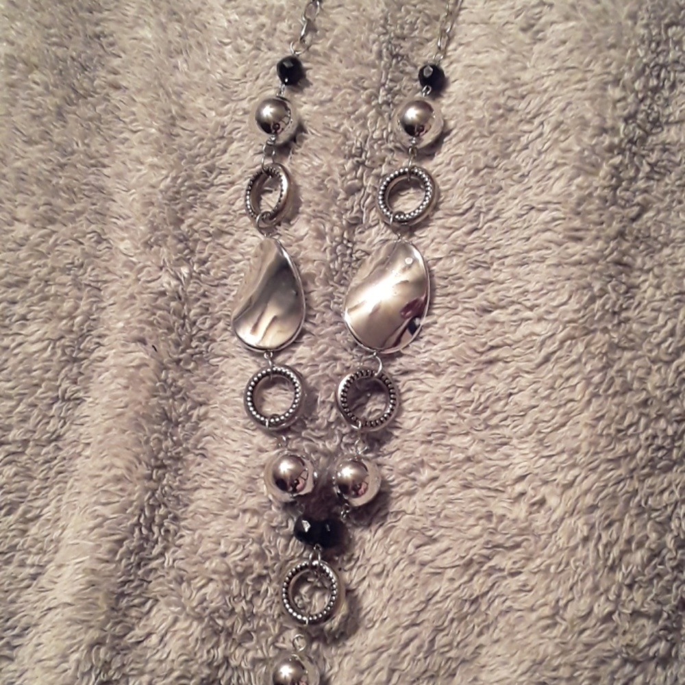 Necklace and earrings set